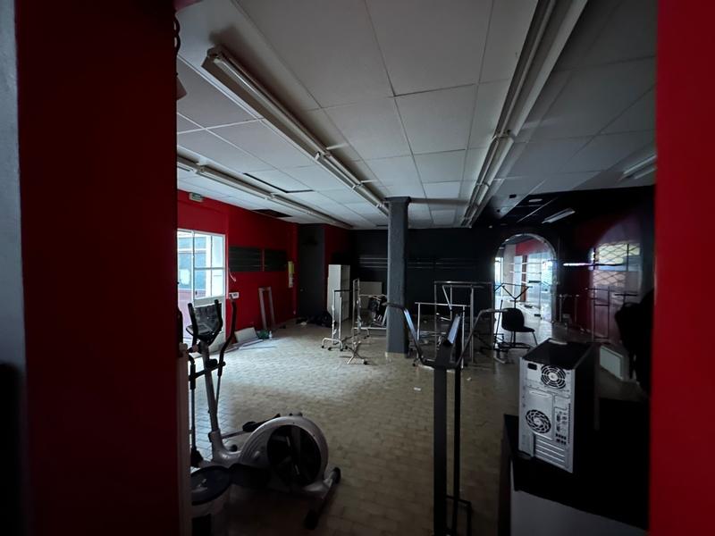 Local commercial - 196 m² - 4 pièces