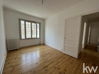 Appartement - 85 m² - 6 pièces
