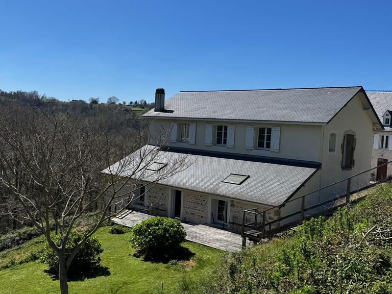 Maison - 445 m² - 10 pièces