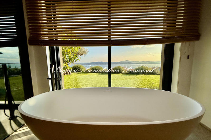 Maison contemporaine - 383 m² - 6 pièces