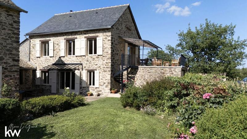 Corps de ferme - 251 m² - 11 pièces