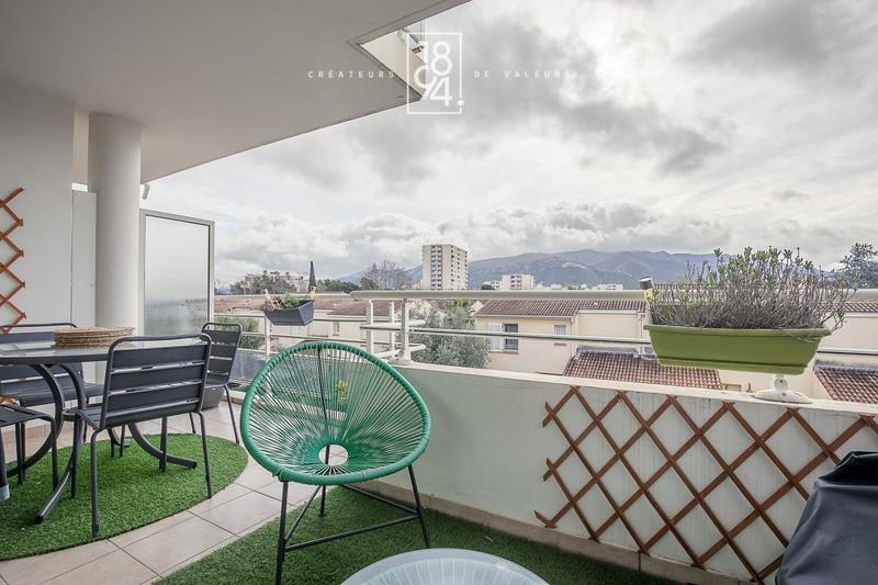 Appartement - 94 m² - 4 pièces