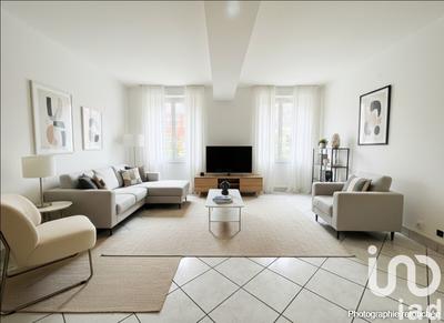 Maison - 230 m² - 9 pièces