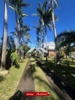 Maison - 250 m² - 7 pièces