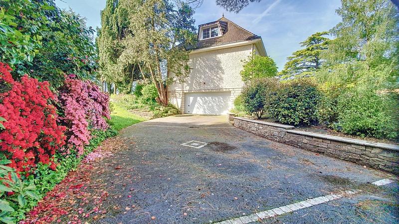 Maison - 370 m² - 10 pièces