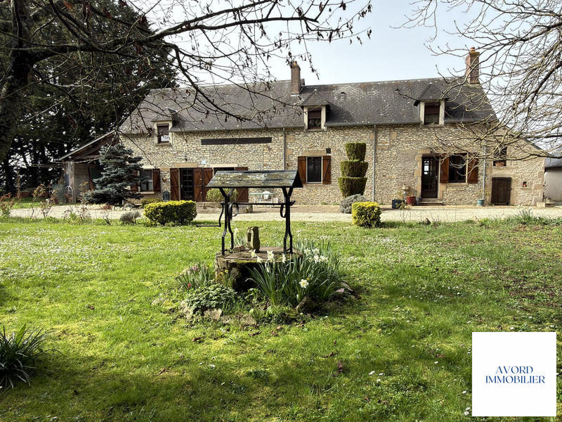Maison - 285 m² - 9 pièces