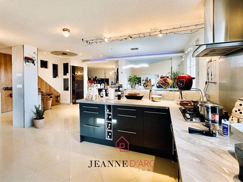 Maison - 165 m² - 9 pièces