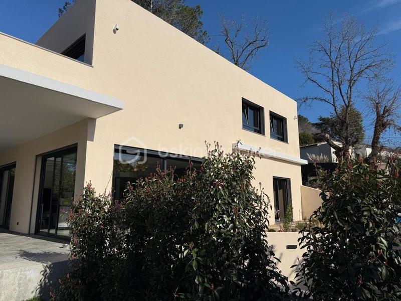 Maison traditionnelle - 318 m² - 5 pièces