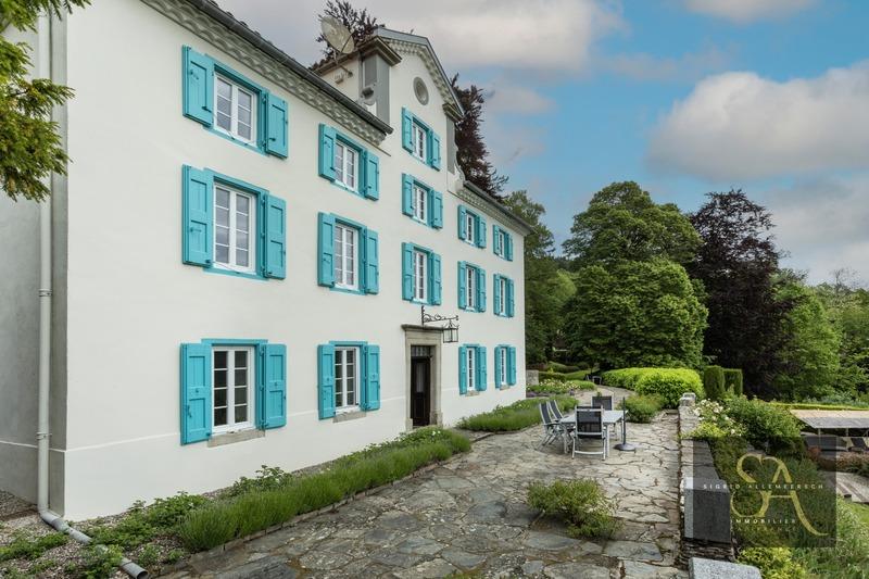 Maison - 312 m² - 9 pièces