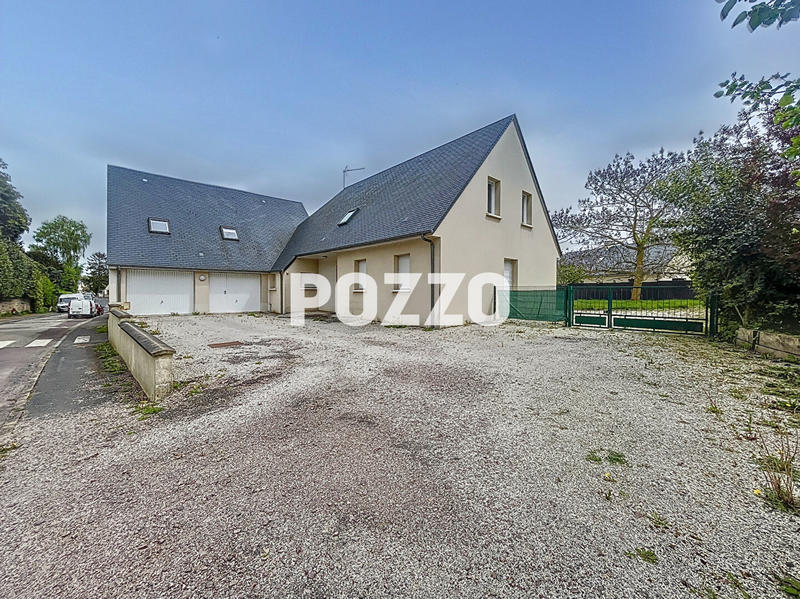 Maison - 180 m² - 8 pièces
