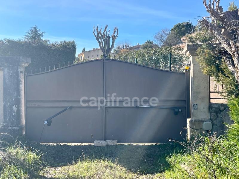 Terrain constructible - 1 800 m²