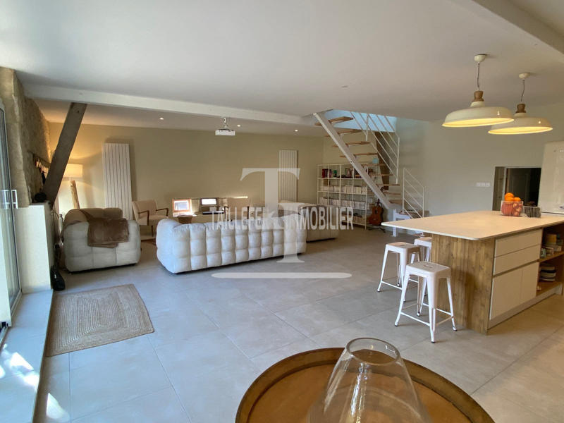 Maison - 298 m² - 9 pièces