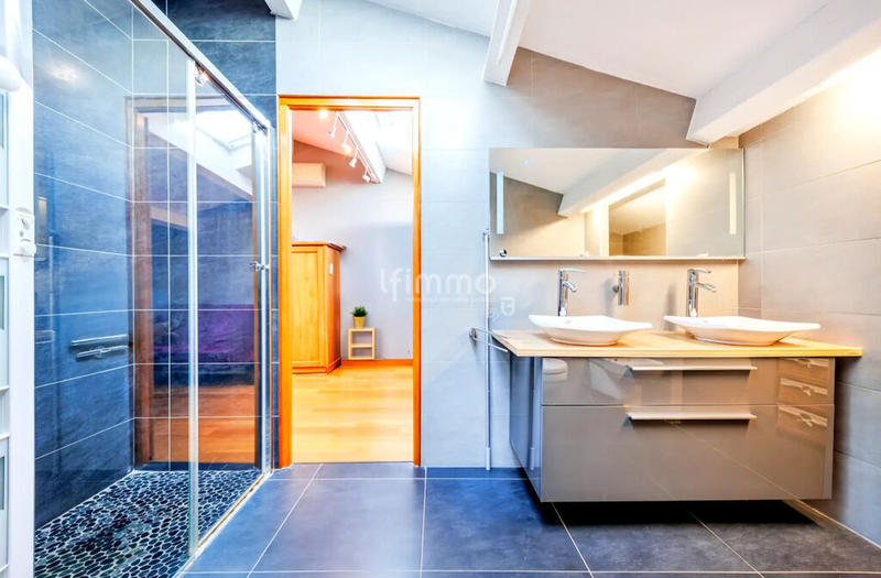 Maison - 227 m² - 8 pièces