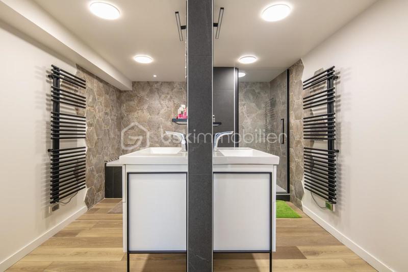 Maison - 200 m² - 6 pièces