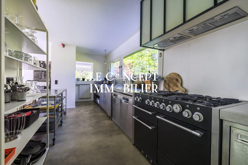 Villa - 270 m² - 9 pièces