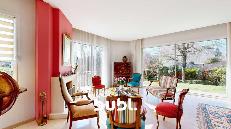 Maison - 302 m² - 12 pièces