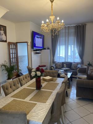 Maison traditionnelle - 87 m² - 5 pièces