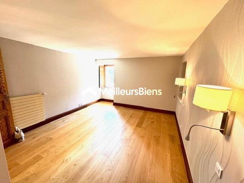 Propriété - 192 m² - 12 pièces