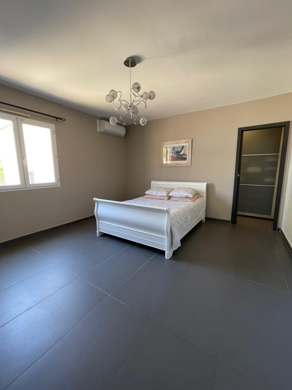 Villa - 220 m² - 9 pièces