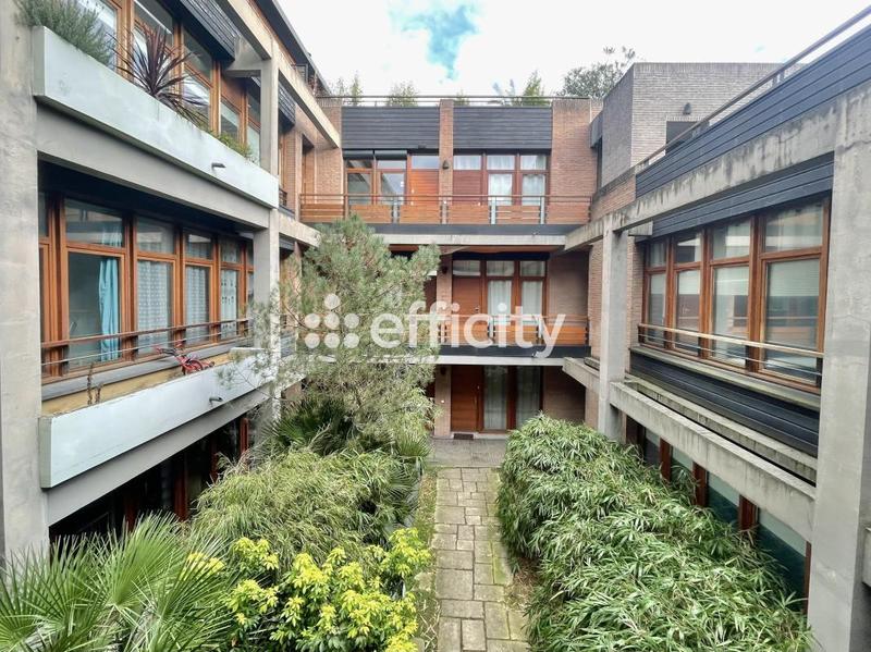 Loft - 85 m² - 3 pièces