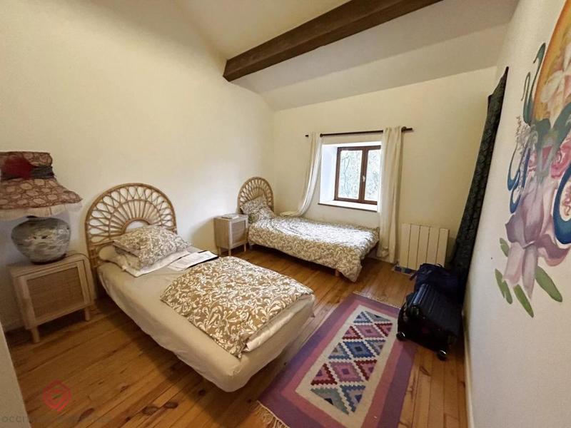 Propriété - 207 m² - 12 pièces