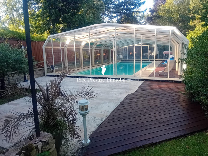 Maison - 220 m² - 9 pièces