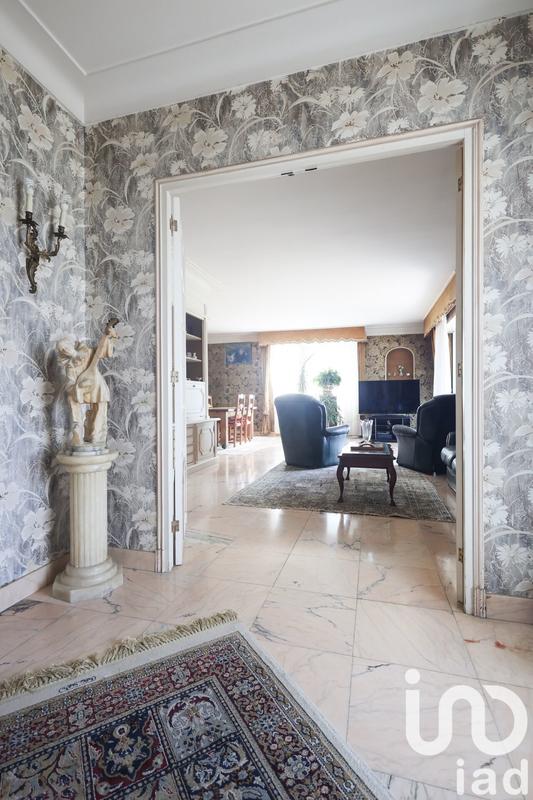 Maison - 234 m² - 8 pièces