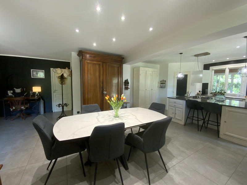 Maison - 210 m² - 6 pièces