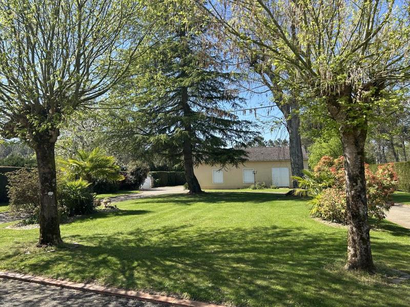 Propriété - 196 m² - 5 pièces