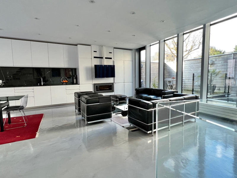 Maison - 217 m² - 6 pièces