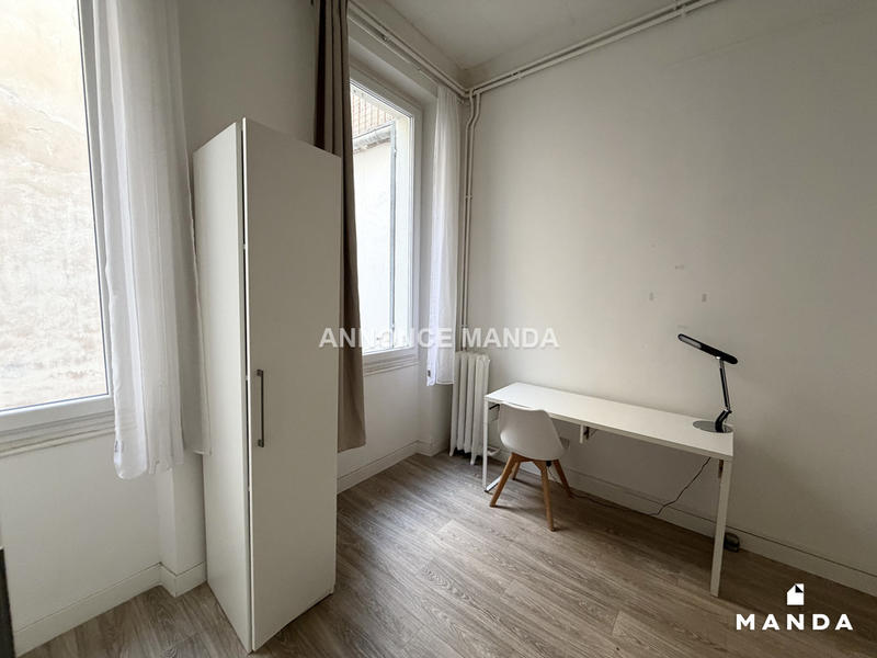 Chambre - 10 m² - 5 pièces