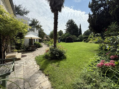 Maison - 276 m² - 9 pièces