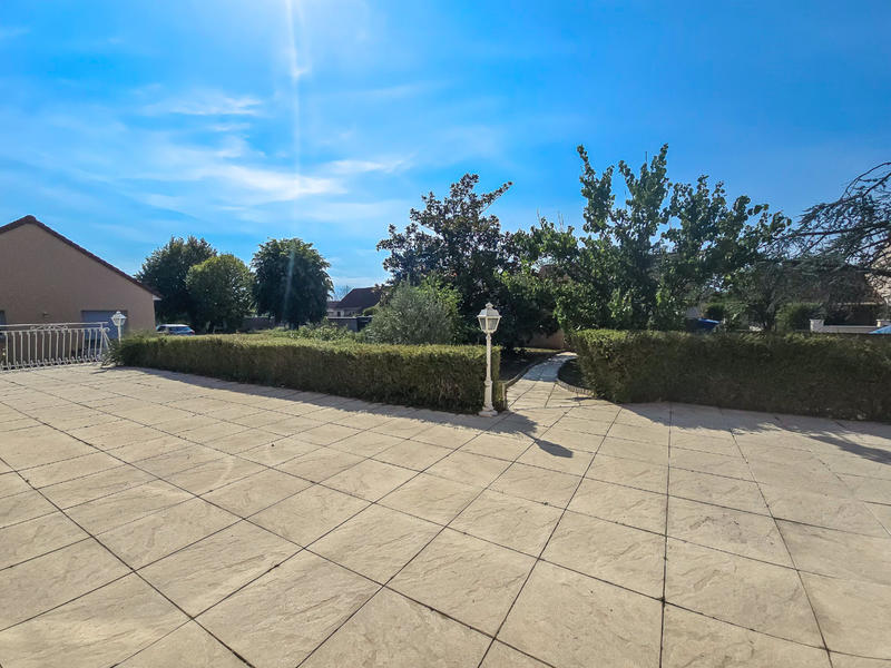 Maison - 220 m² - 7 pièces