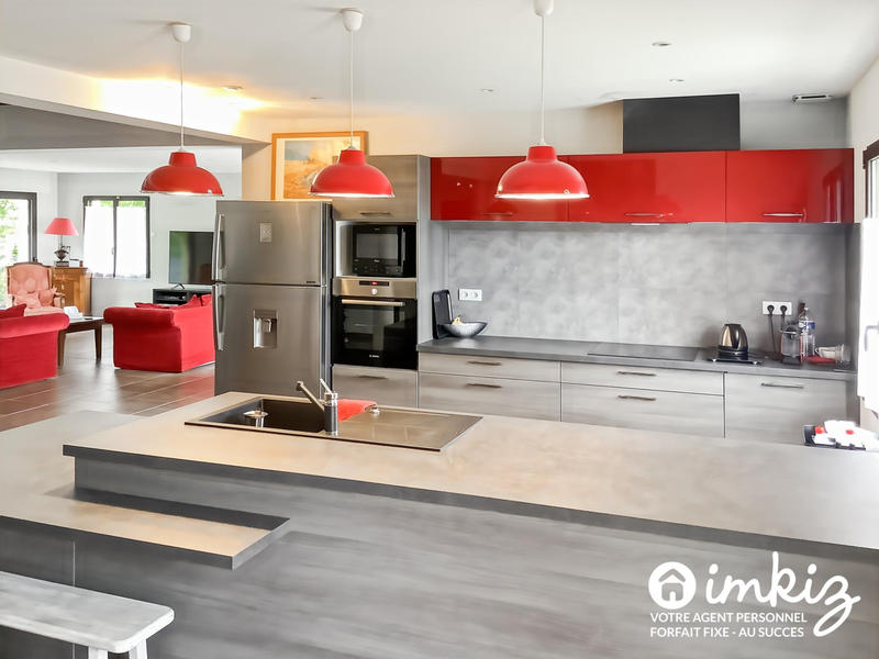 Maison - 235 m² - 7 pièces