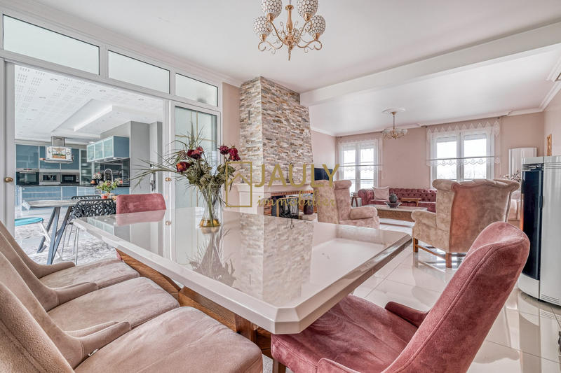 Maison - 340 m² - 10 pièces
