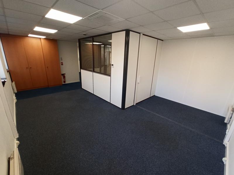 Bureau - 242 m²