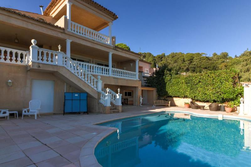 Villa - 378 m² - 10 pièces