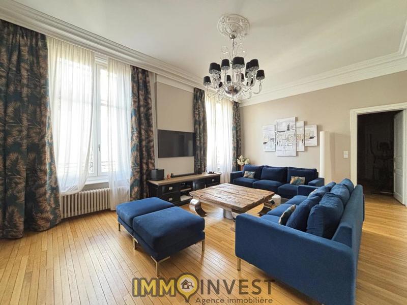 Appartement - 205 m² - 7 pièces