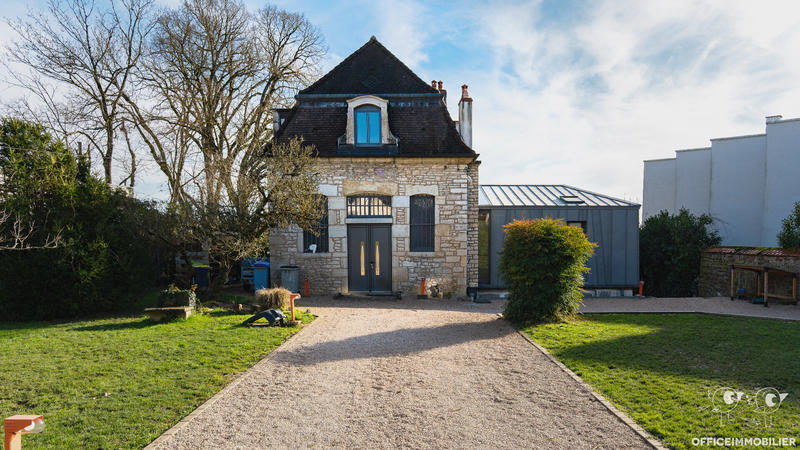 Maison - 233 m² - 7 pièces