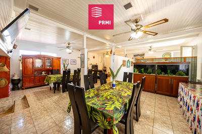 Maison - 300 m² - 8 pièces