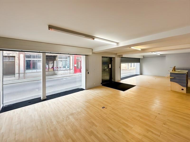 Local commercial - 222 m² - 8 pièces