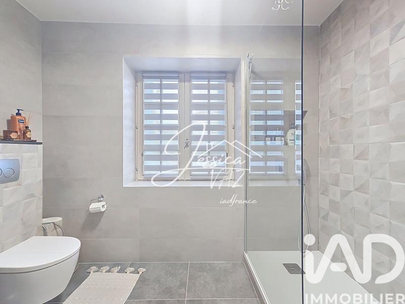 Maison - 180 m² - 9 pièces