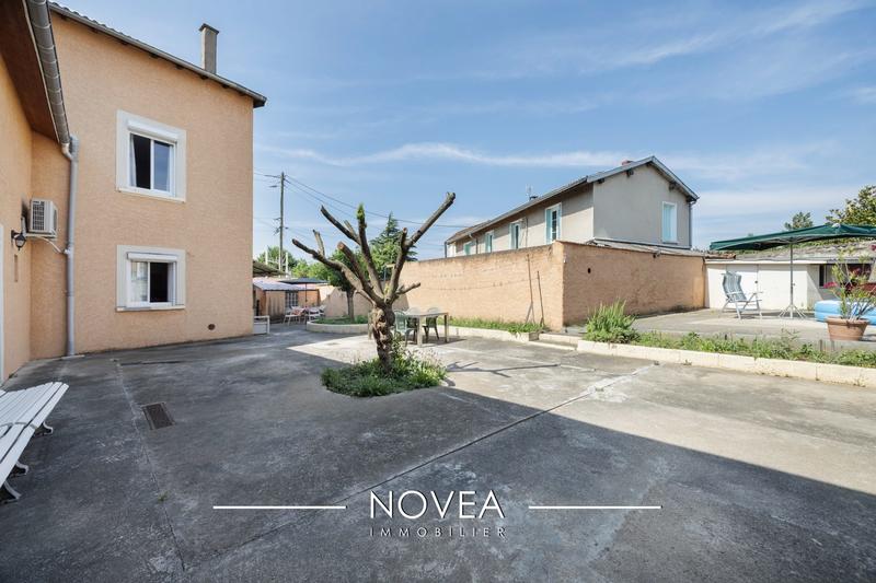 Maison traditionnelle - 259 m² - 8 pièces