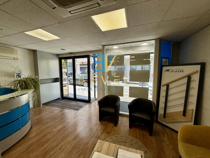 Local commercial - 111 m²