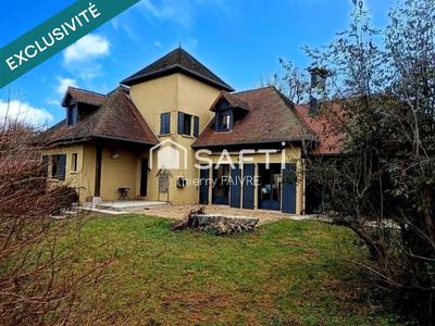 Maison - 209 m² - 10 pièces