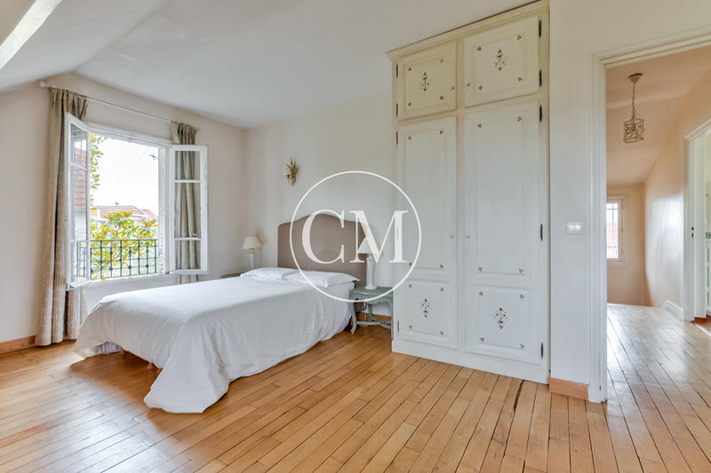 Maison - 205 m² - 6 pièces