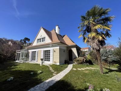 Maison - 139 m² - 7 pièces