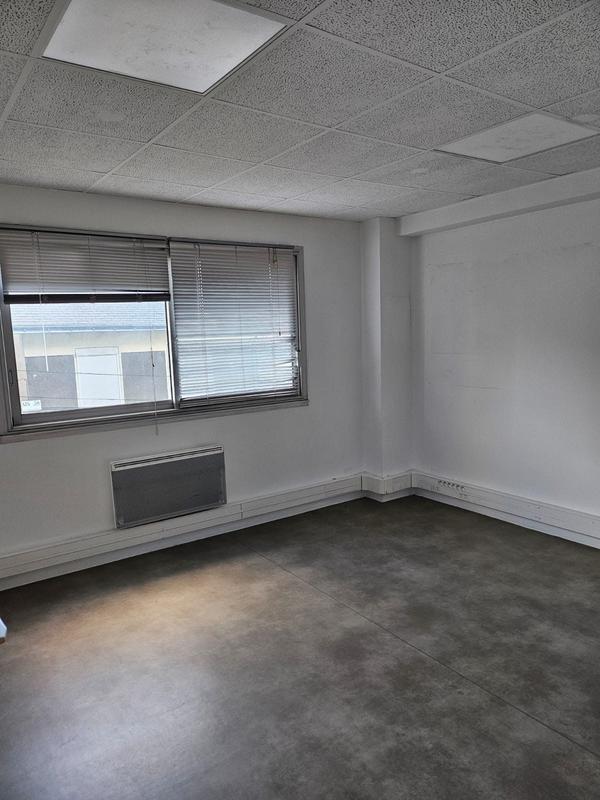 Bureau - 300 m² - 17 pièces