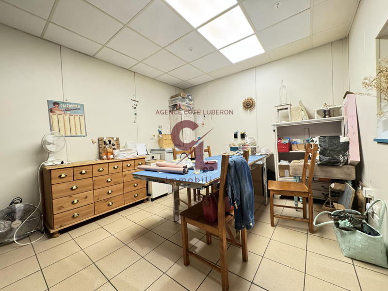 Magasins - 70 m² - 2 pièces