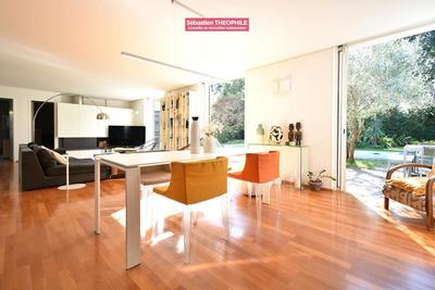 Maison - 206 m² - 7 pièces